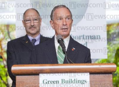 New York Mayor Bloomberg, along with union president Mike Fishman, launched a green building worker training program at an apartment building in Manhattan on Friday. The One Year, One Thousand Supers program, said the mayor, "is a smart, practical, effective way to help make the Big apple green.". 