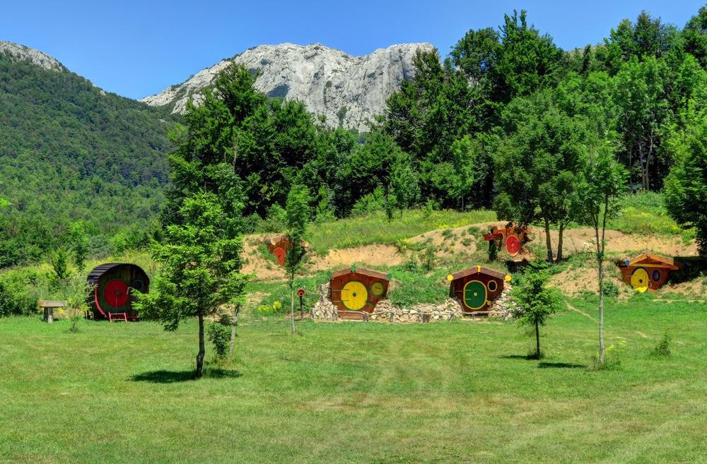earth sheltered homes, earth homes, architecture, earth bermed homes