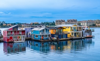 Amphibious Houses: How Floating Homes Are Transforming Flood Resilience