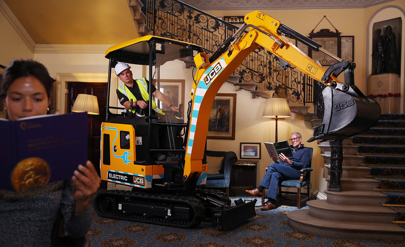 JCB Electric Digger Wins Prestigious 2020 MacRobert Award for Engineering