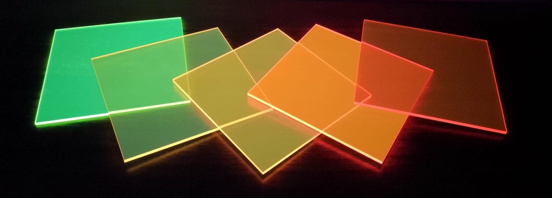 Rice University engineers designed and built windowpanes that redirect sunlight or illumination from indoors to edge-band solar cells. The central layer is a conjugated polymer that serves as a waveguide