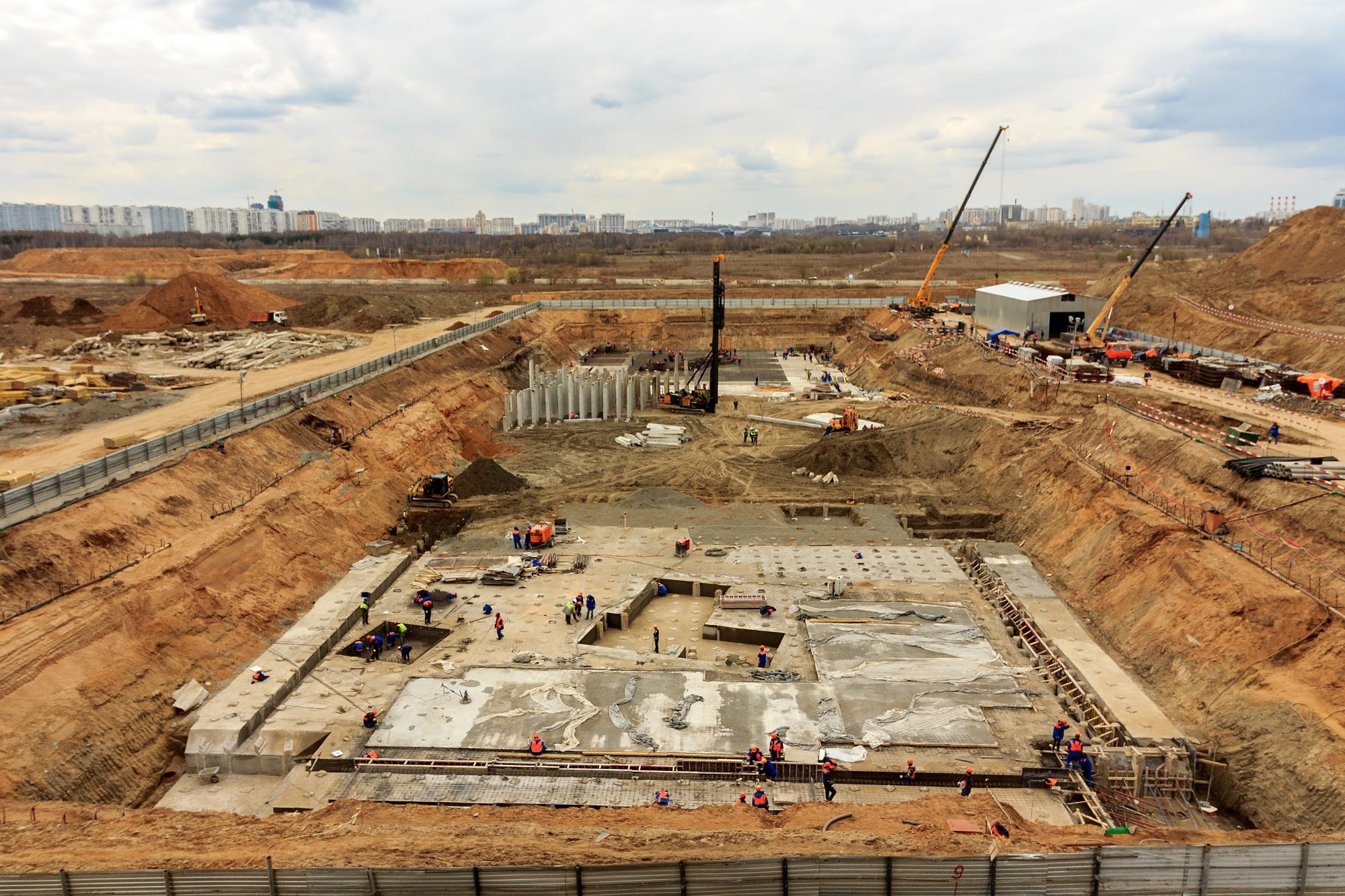Study: Tackling Modern Construction Challenges with the Innovative Three-Row Pile Approach.