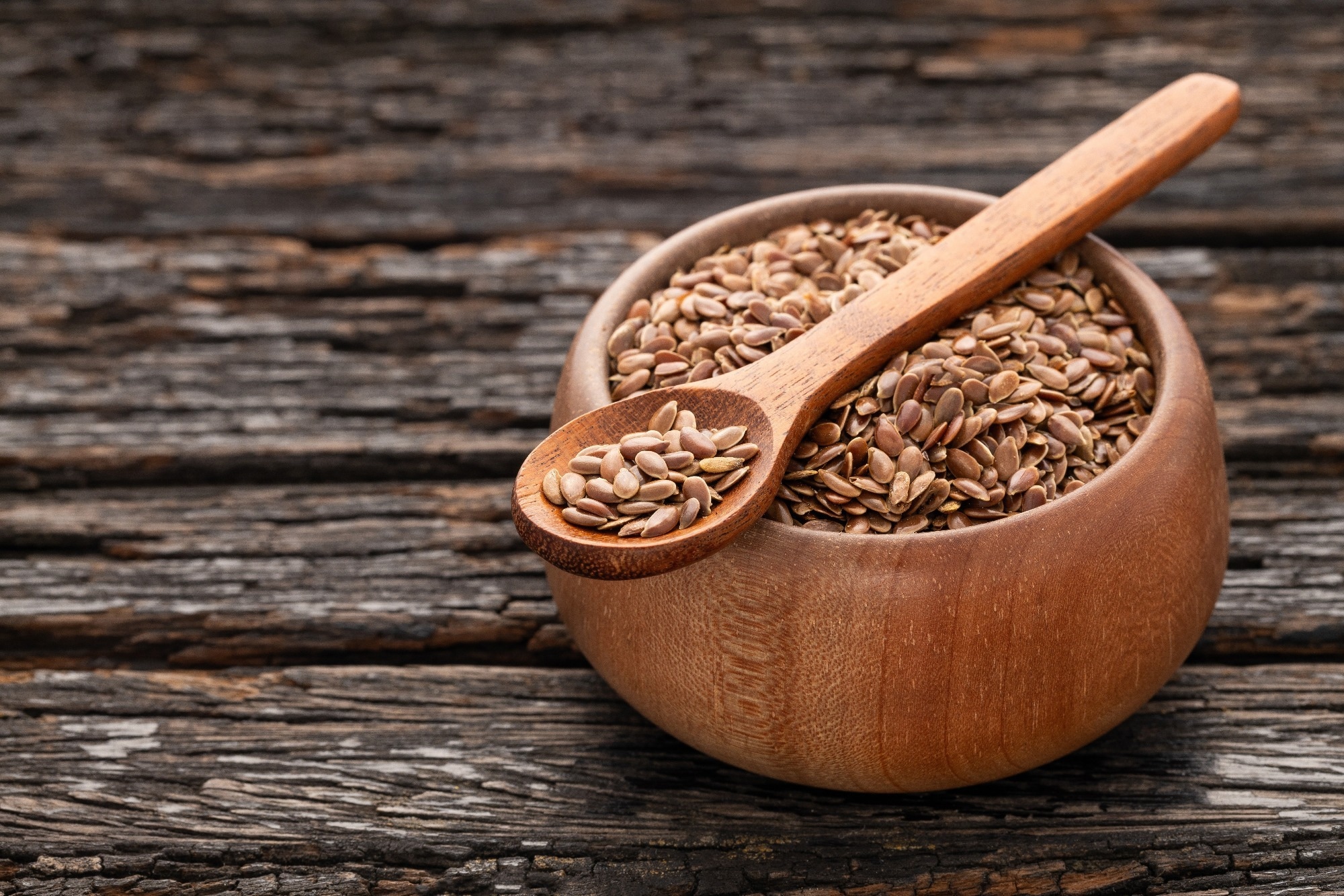 Flaxseeds in bowl.