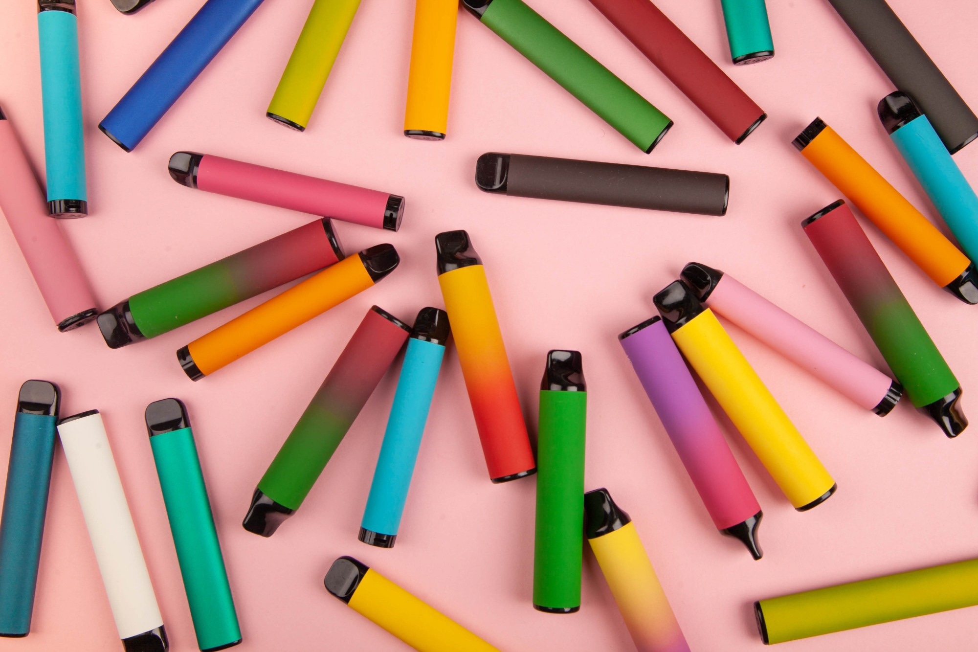 Disposable e-cigarettes with different flavors in pink.