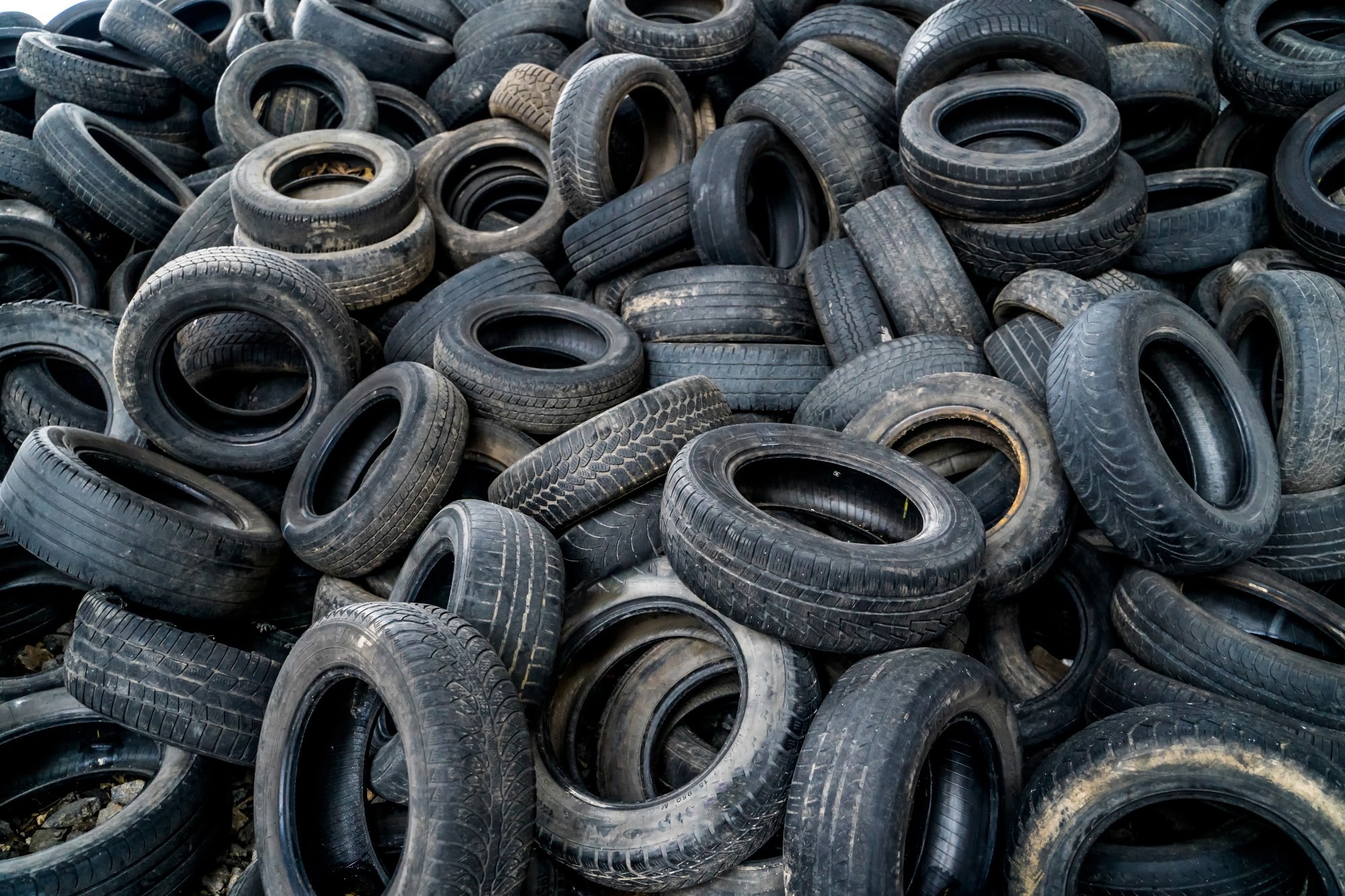 Researchers Boost Impact Resistance in Lightweight Geopolymer Concrete Using Waste Rubber and Pumice
