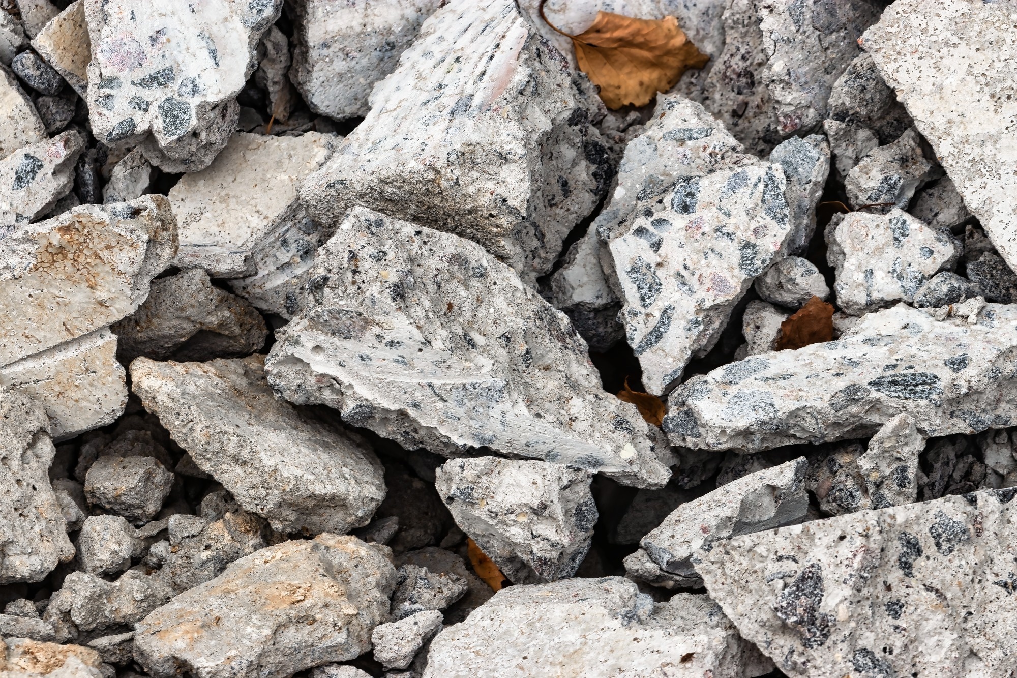 Crushed concrete. Reuse of concrete. Recycling of reinforced concrete for further use.