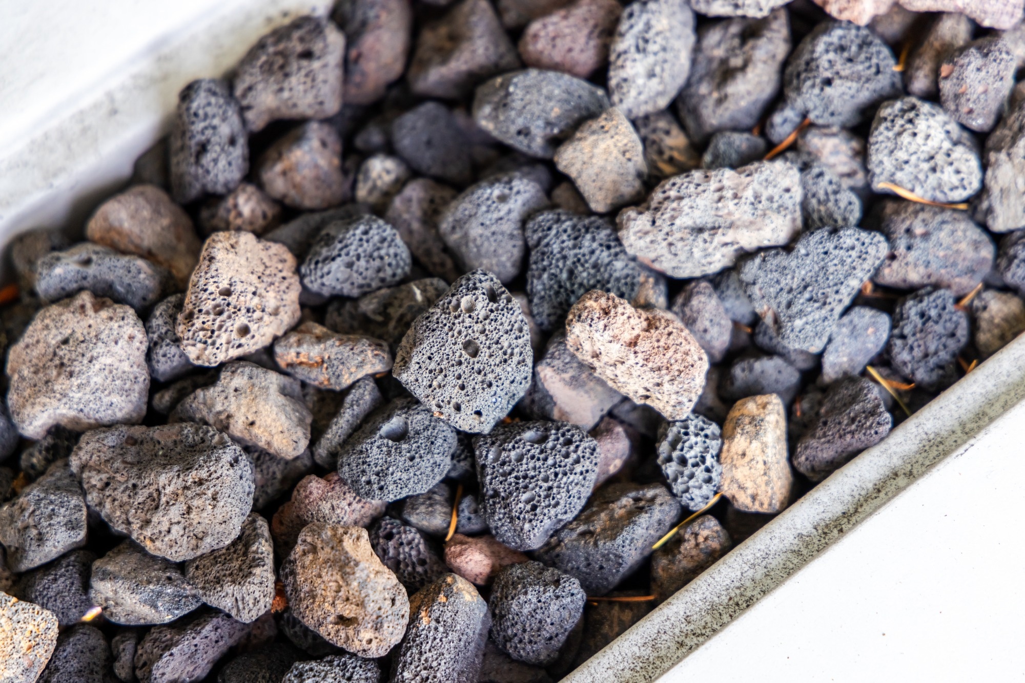 Porous pumice stones with diverse textures
