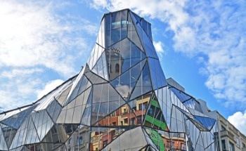 The Next Generation of Adaptive Architecture Using AI and Origami