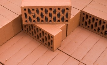 Biopolymer-Infused Clay Bricks Deliver Better Insulation and Strength
