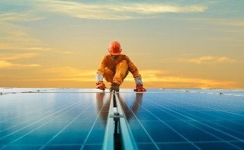 The “£11 k Solar Bonus”: New Research Suggests Homes with Solar Panels Installed Sold at a Premium