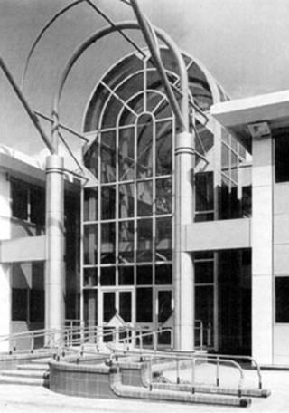 AZoM - Metals, ceramics, polymers and composites - aluminium extrusions in buildings, design flexibility