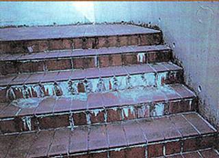AZoM : Architectural Concrete – Lime weeping, a form of efflorescence